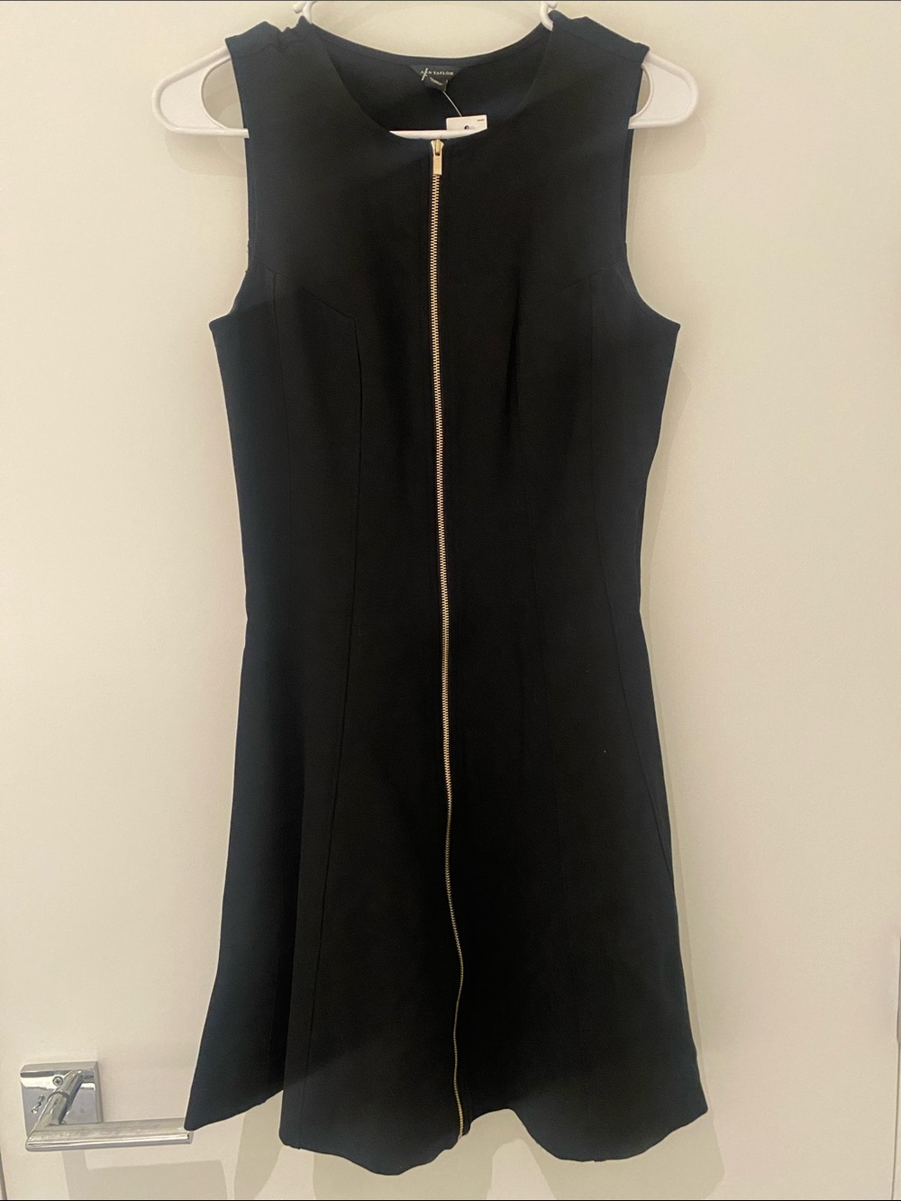 NWT Ann Taylor Black Sheath A Line/Flared Hem Sleeveless Dress Front Zipper Sz 0